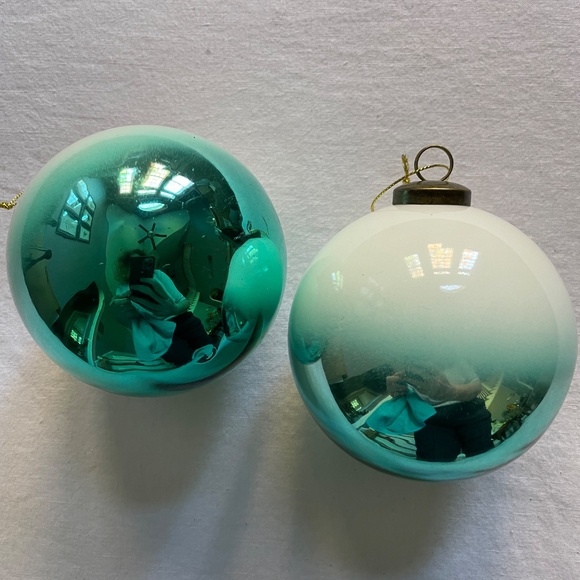 WISTERIA TWO-TONE GLASS ORNAMENTS, WHITE & TEAL (Set of 6) - Picture 4 of 14